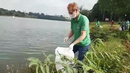 Tabletes de maconha são encontrados durante procedimento de limpeza no Lago Municipal