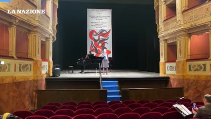 Soprano dell'Ucraina canta l'Inno sul palco e commuove tutti