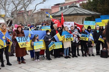Denizli'deki Ukraynalılar, Rusya'nın Ukrayna'ya saldırısını protesto etti