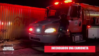 Camioneta Dodge RAM fue incendiada en un acto de vandalismo, esto en un lote baldió en La Duraznera