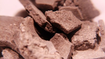 Rhassoul : cheveux, visage, acné, tout savoir sur cette poudre indienne