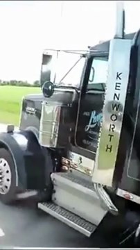 Dashcam: Step Deck Semi-Truck Hits Another Semi-Truck in the Rear He Never Slows Down
