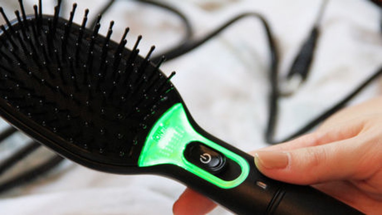Brosse soufflante ou brosse chauffante : quelle est la meilleure ?