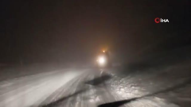 Tunceli'de yoğun kar yağışı nedeniyle zincirsiz tır geçişine izin verilmiyor