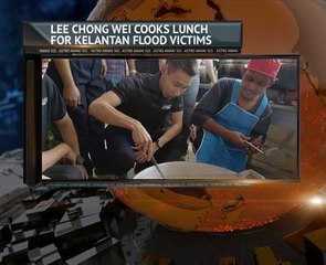 Lee Chong Wei cooks lunch for Kelantan flood victims