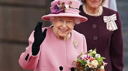 Queen Elizabeth II Returns to Work as She Recovers From COVID-19