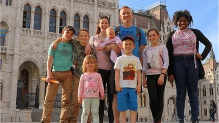 Cette famille nombreuse a trouvé la solution pour faire du voyage leur mode de vie