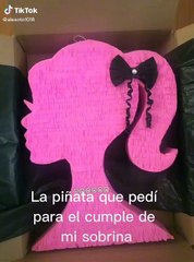 Mujer pide piñata de 'Barbie' para fiesta de su sobrina; le llega una figura malformada: “estaba en 3D"