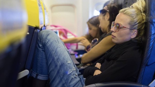 Les hôtesses de l'air donnent leurs meilleures astuces pour éviter le jetlag
