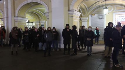 ST. PETERSBURG - Rusya'da barış isteyenlerin gösterileri devam ediyor