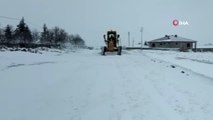 Afyonkarahisar'da birçok köy yolu kar yağışı nedeniyle ulaşma kapandı