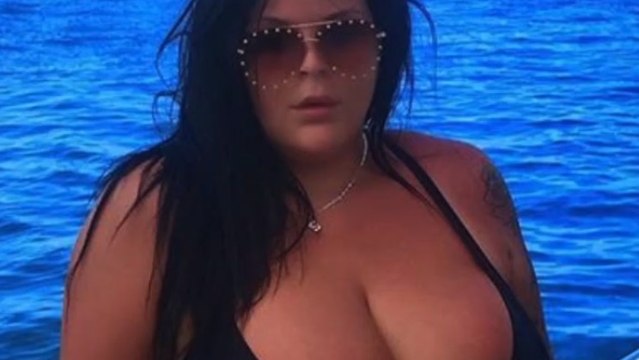 Sarah Fraisou (Les Anges 10) se fait clasher sur une photo de vacances