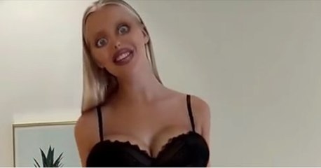 Une instagrammeuse modifie en temps réel son corps sur Photoshop en suivant les critiques de ses haters !