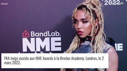 Natalie Imbruglia : Craquante en petite robe dorée, devant FKA twigs, Mabel et sa maman