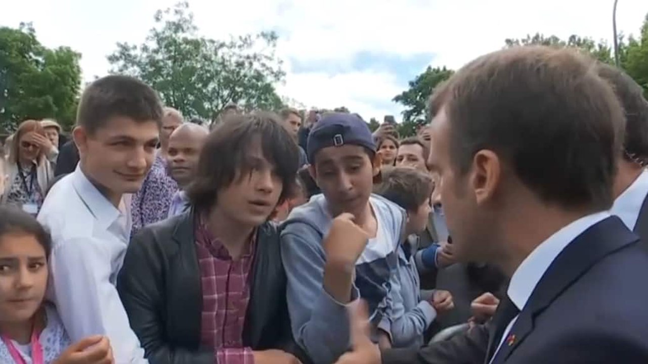 "Tout le monde se moque de lui" : l’ado recadré par Emmanuel Macron vit un véritable enfer