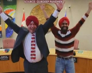 Canadian Mayor dances bhangra, ties turban in viral video
