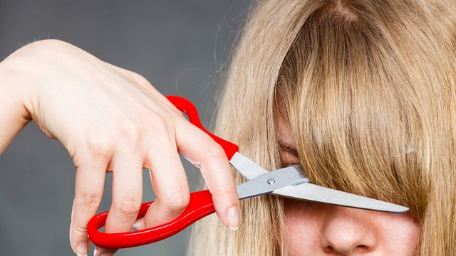 Coiffure : Comment avoir une frange sans couper ses cheveux ?