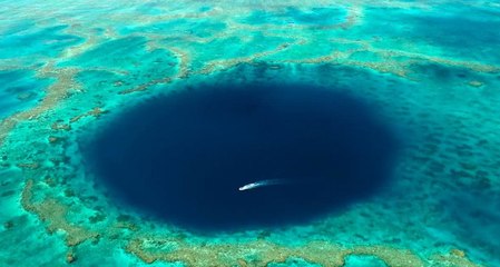 Un immense "trou bleu" découvert au cœur de la Grande barrière de corail