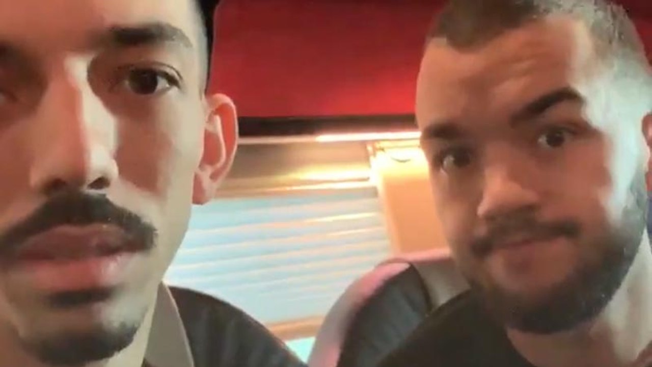 Bigflo et Oli bloqués par des gilets jaunes devant leur salle de concert