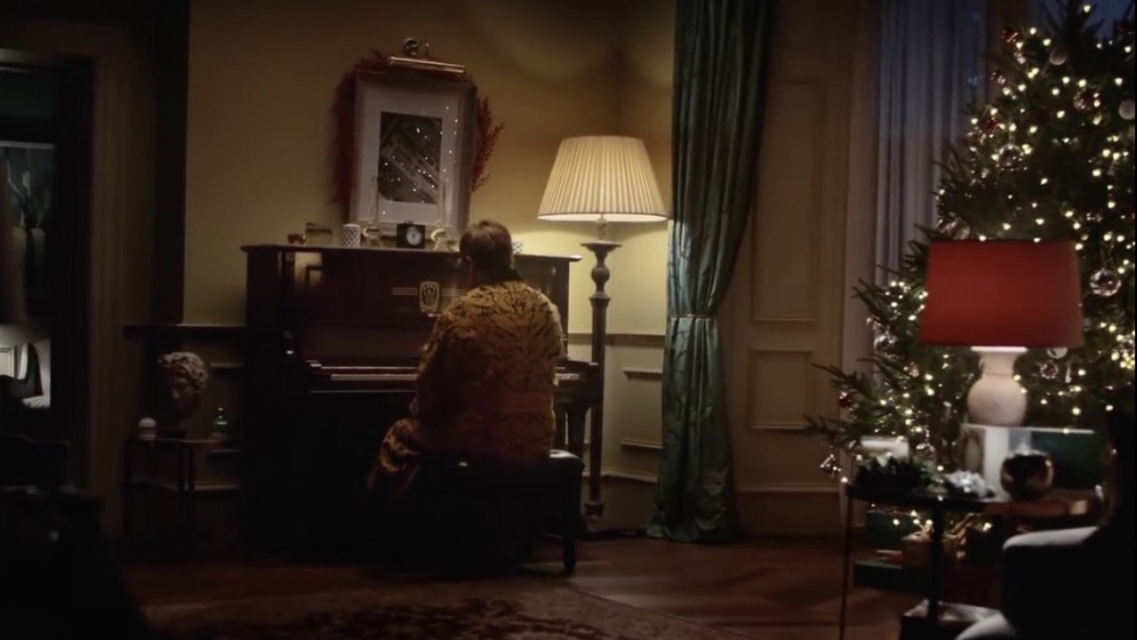 Comment un cadeau peut changer la vie : cette pub de Noël qui rend hommage à une star de la chanson