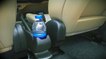 Transporter une bouteille d'eau dans une voiture sous forte chaleur peut être dangereux