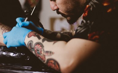 Selon une étude, l'encre des tatouages serait dangereuse