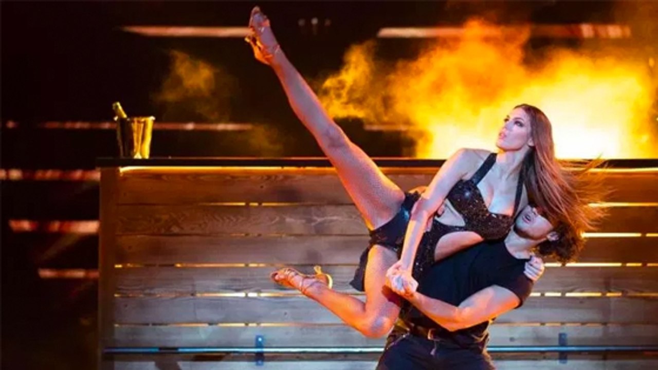 Dals 9 : Iris Mittenaere ne veut pas se décoller d'Anthony Colette, l'animateur les taquine