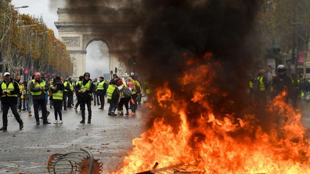 Gilets jaunes : du jamais-vu pour les commerçants des Champs-Elysées