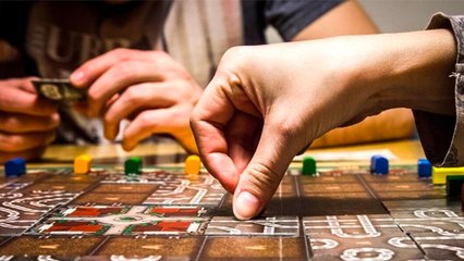 Passez un réveillon de folie avec notre sélection des 5 jeux de société les plus drôles