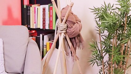 Récup : fabriquez un porte-manteau avec des manches à balai ! (Vidéo)