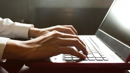 Justice et cyber-harcèlement : même après avoir gagné son procès, l'enfer continue pour cette victime