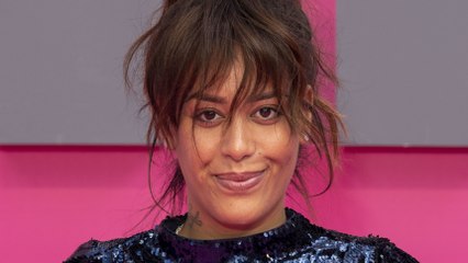 Amel Bent, son interview self-confidence qui nous fait du bien ! (vidéo)
