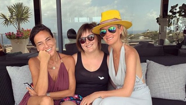 Laeticia Hallyday : ses vacances à Saint-Barth avec Sandra Sisley