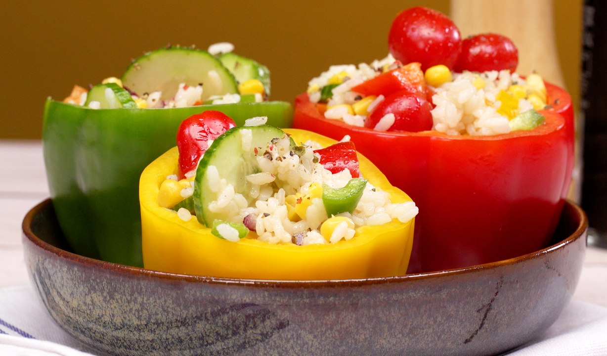 Recette : réalisez des poivrons farcis à la salade de riz