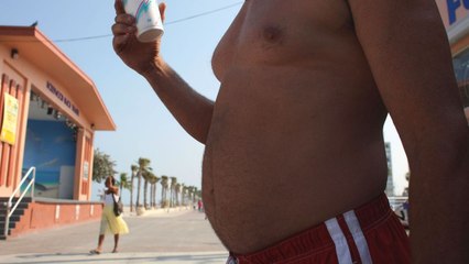 Les femmes préfèrent les "dad bod" aux tablettes de chocolat !