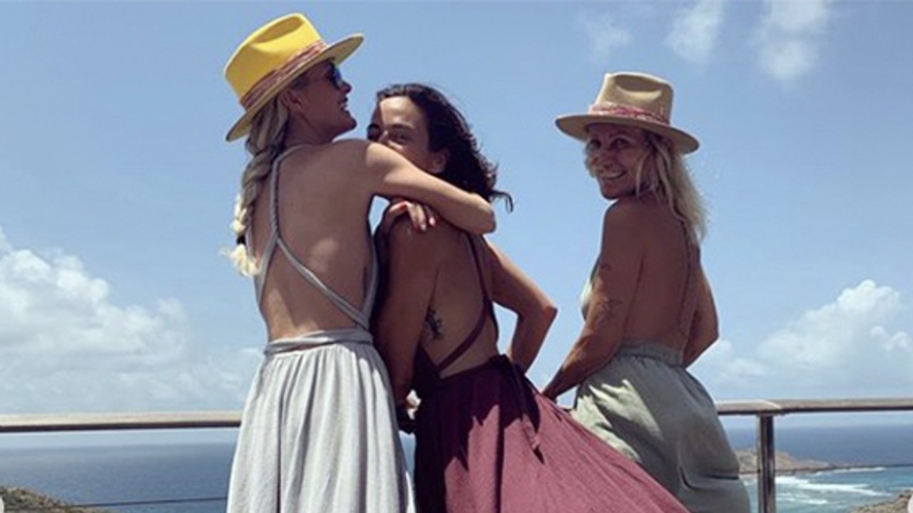 Laeticia Hallyday : En vacances à Saint-Barthélémy, elle reçoit une fan de Johnny ! (photos)