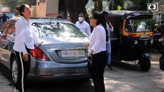 ऐसी क्या बात हो रही है Kajol Meet Kareena Kapoor in middle of road | Met After Long Time At Studio