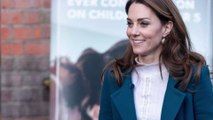 Kate Middleton resplendissante sur le tapis rouge avec une robe longue (Vidéo)