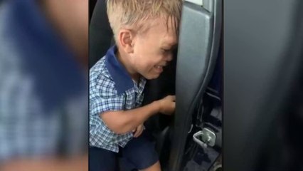 Atteint de nanisme cet enfant veut se suicider, les stars se mobilisent et lui apportent leur soutien