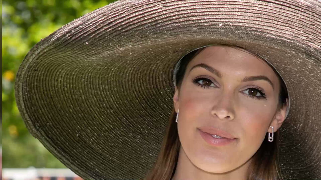 Iris Mittenaere s'affiche dans un bikini orange fluo et elle est sublime ! (Vidéo)