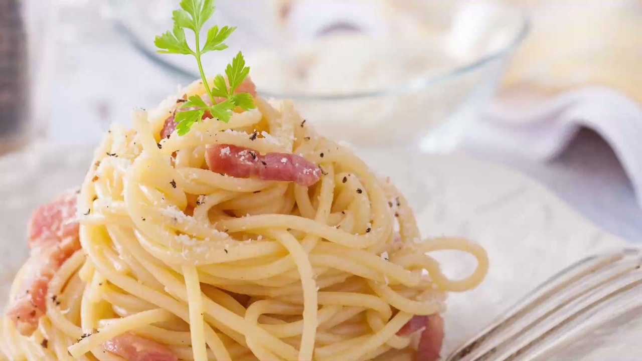 Cette célébrité donne sa recette des pâtes carb...