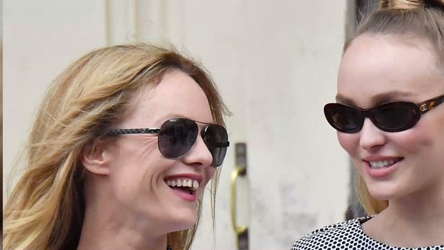 Lily Rose Depp ose la robe en dentelle transparente : elle est sublime !