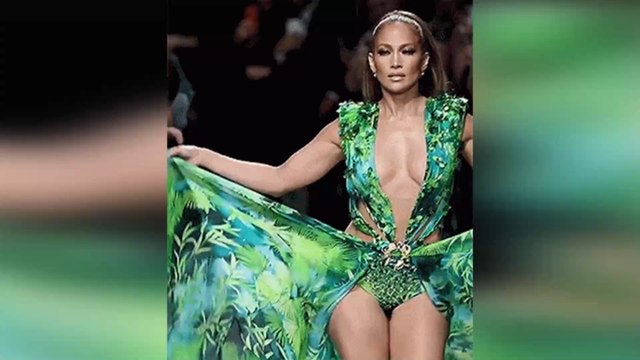 Jennifer Lopez ose le maillot de bain très échancré et agite la toile