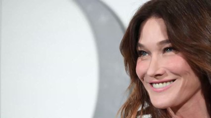 Carla Bruni dévoile un cliché inédit avec ses deux enfants !