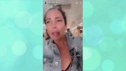 Bloquée en Tunisie, Kim Glow est en pleurs et filme des scènes de bagarre