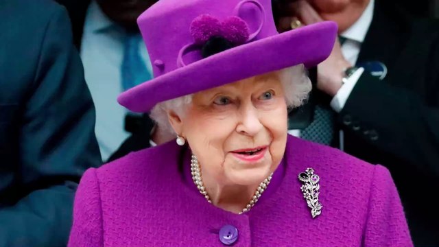 Elisabeth II : loin de Buckingham Palace elle refuse l’inertie