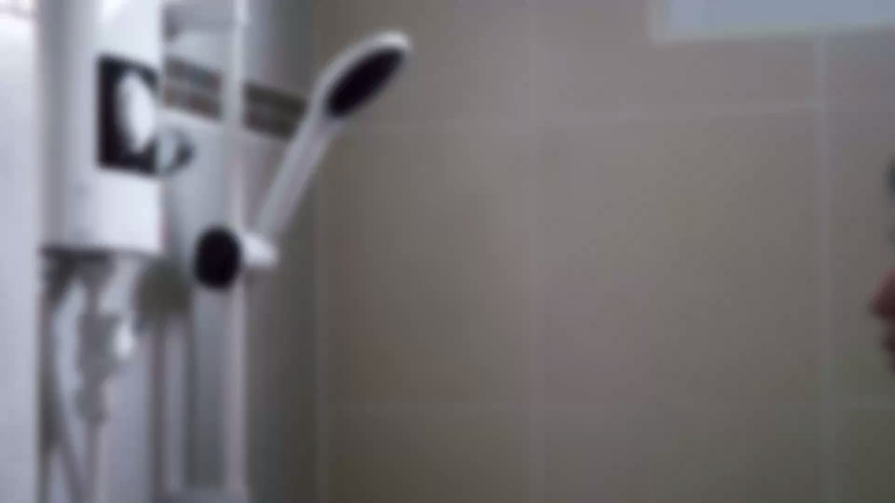 Insolite : cet homme va prendre sa douche sans éteindre sa caméra