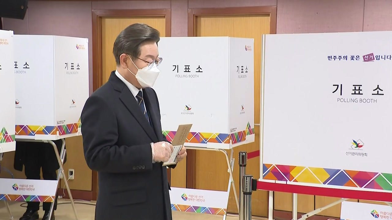이재명, 광화문서 사전투표..."국민과 함께 반드시 승리" / YTN