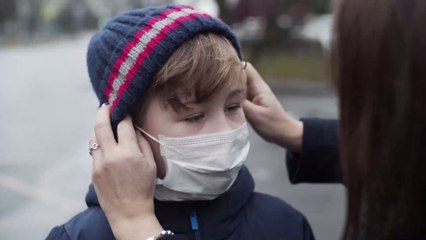 Coronavirus : peut-on vraiment être verbalisé pour s'être touché le visage ?