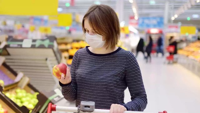 Coronavirus : pourquoi il ne faut pas porter de gants ?